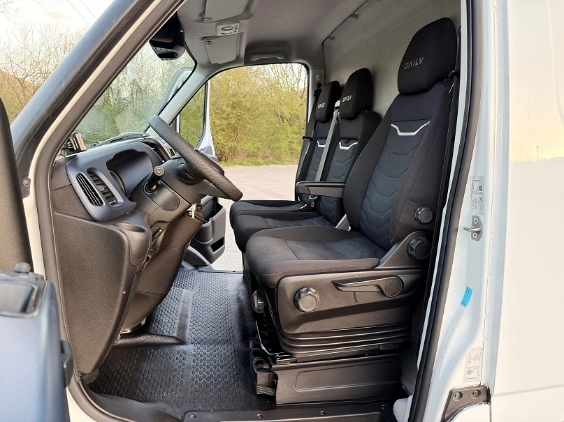 Iveco 35S18 3.0* HI-MATIC* ХЛАДИЛЕН-32* КЛИМА* LED* ДИСТРОНИК, снимка 9 - Бусове и автобуси - 54231499