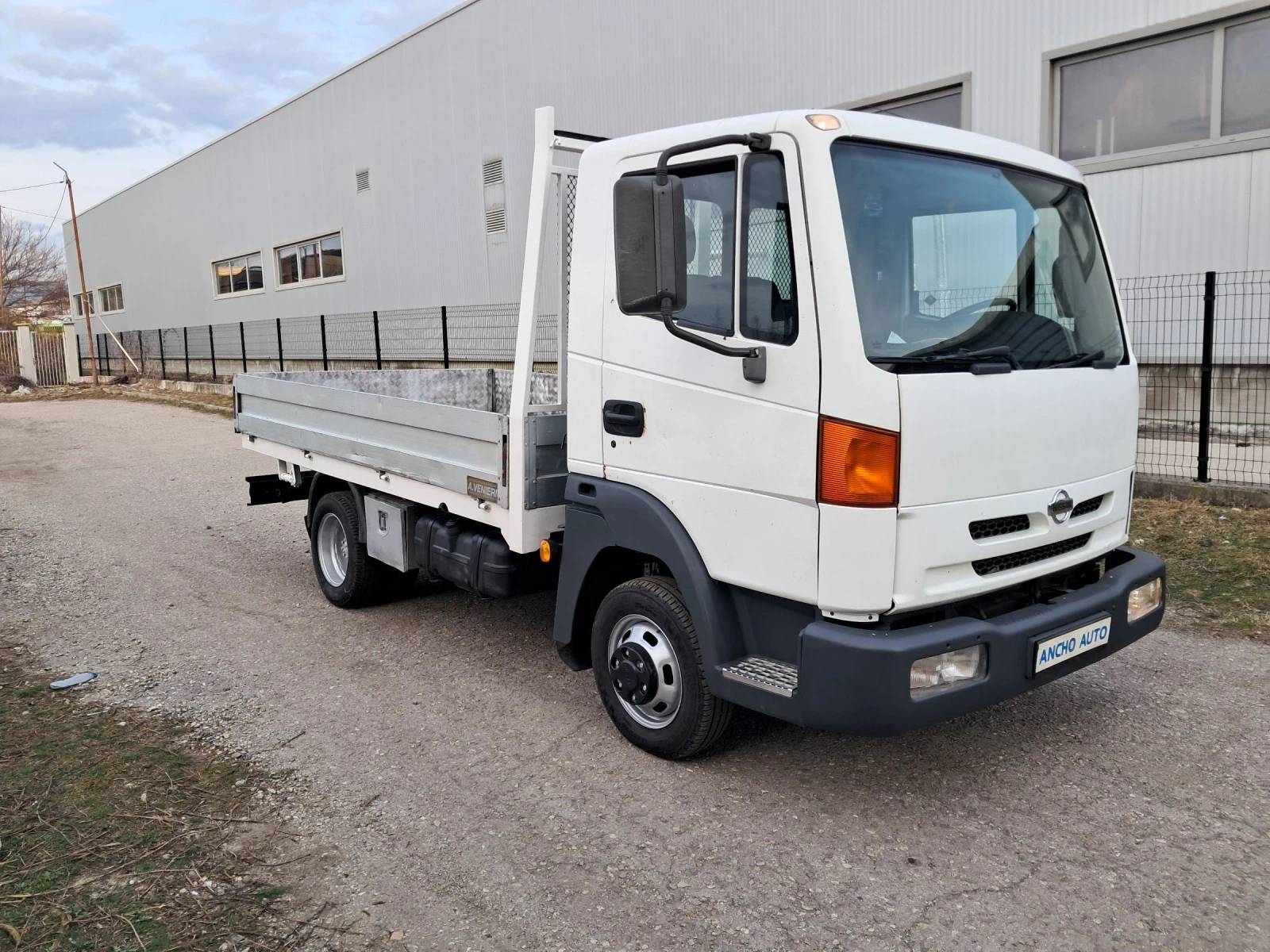 Nissan Atleon Б категория!Климатик!НАЛИЧЕН!, снимка 2 - Камиони - 53715984