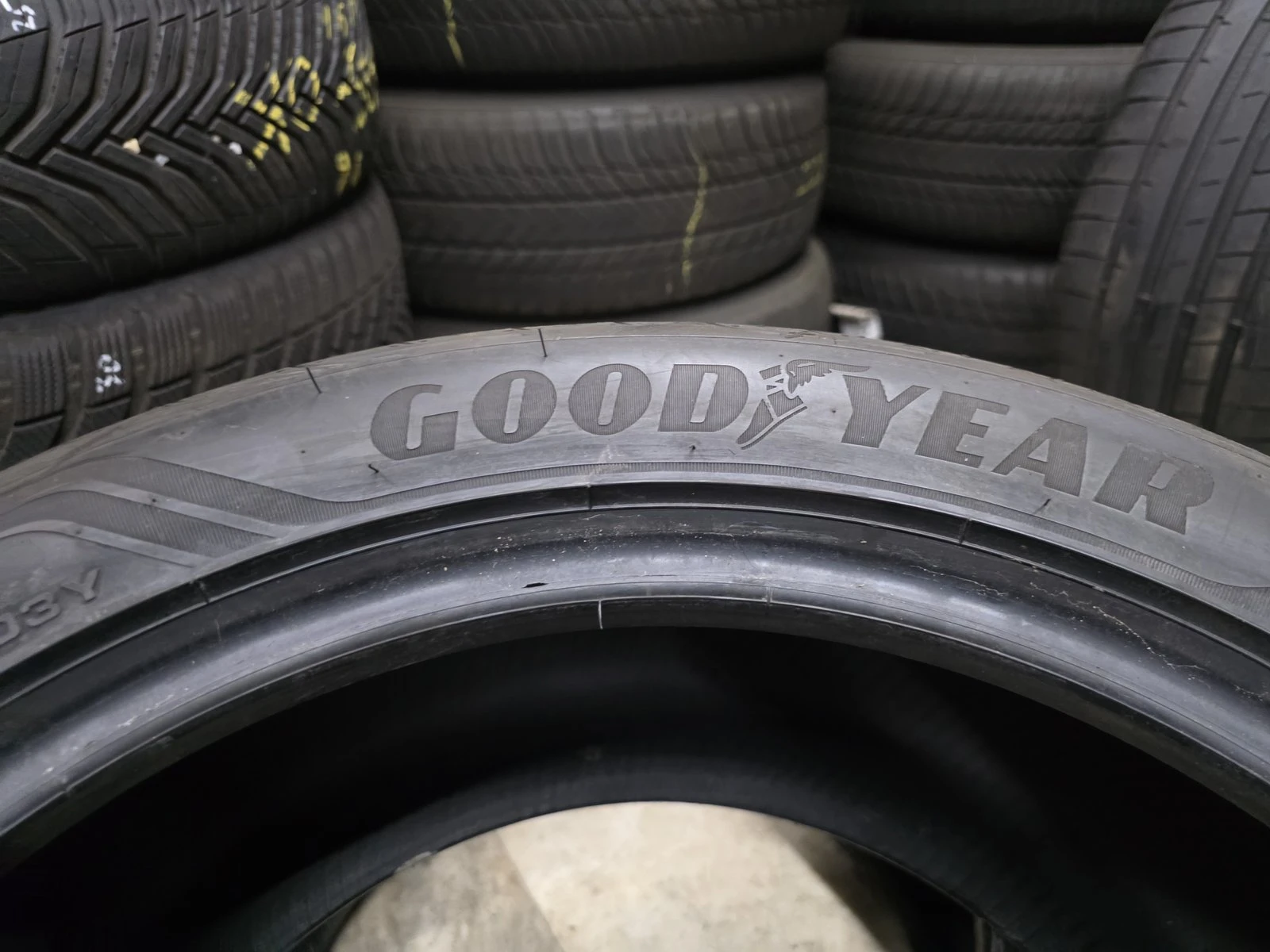 Гуми Летни 275/40R18, снимка 4 - Гуми и джанти - 56730651