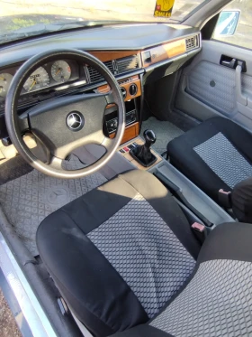 Mercedes-Benz 190 Регистриран, В движение , снимка 12