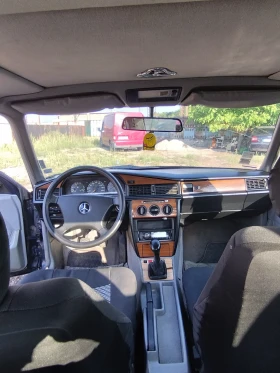 Mercedes-Benz 190 Регистриран, В движение , снимка 14