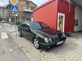 ������ Mercedes-Benz E 220
