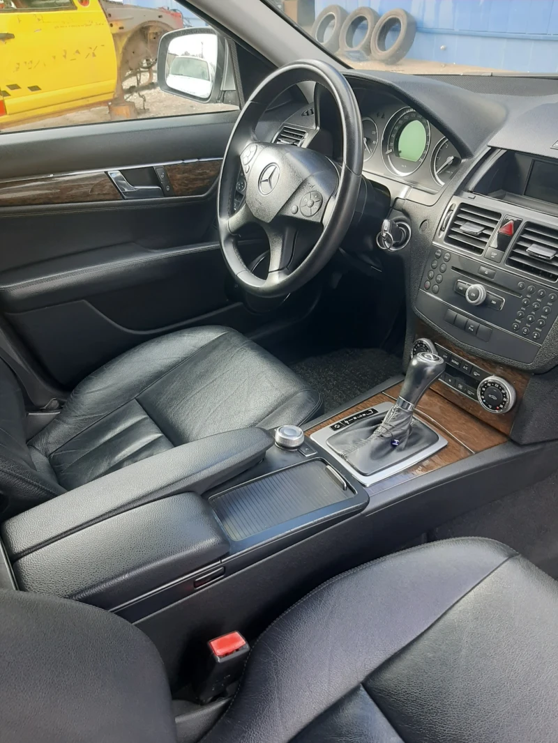 Mercedes-Benz C 220 Комби, снимка 5 - Автомобили и джипове - 48102735