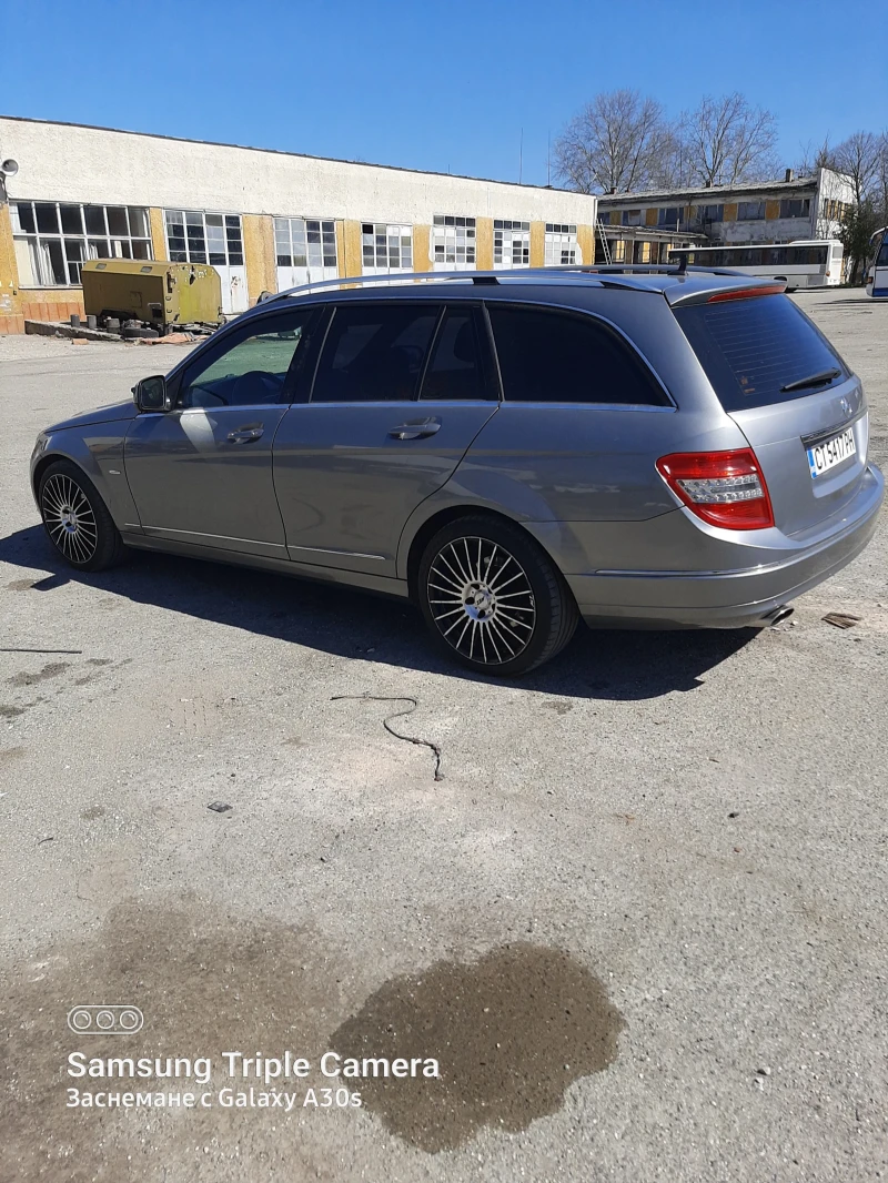 Mercedes-Benz C 220 Комби, снимка 14 - Автомобили и джипове - 48102735