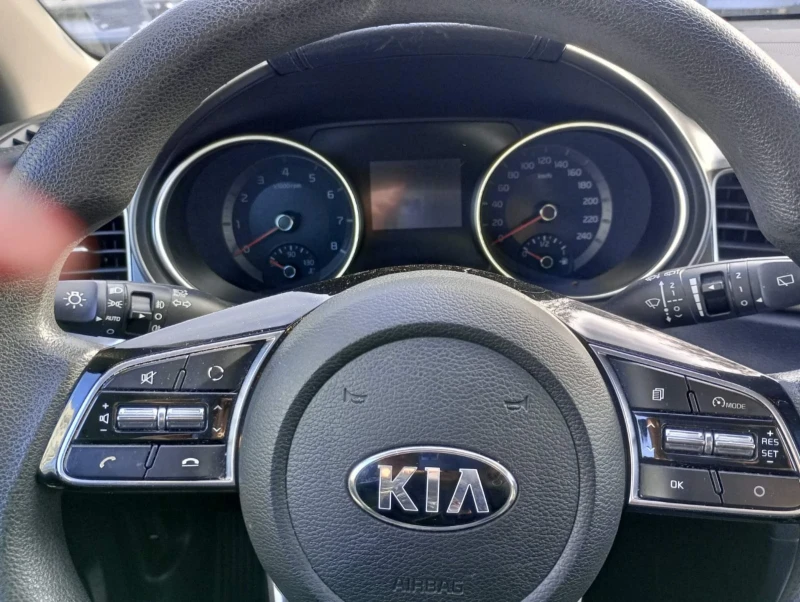 Kia Ceed 1.4i T-GDI , снимка 11 - Автомобили и джипове - 48576420