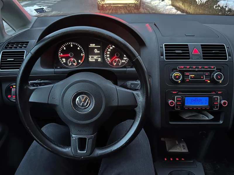 VW Touran 1.6 TDI 105к.с Bluemotion, снимка 10 - Автомобили и джипове - 48798506