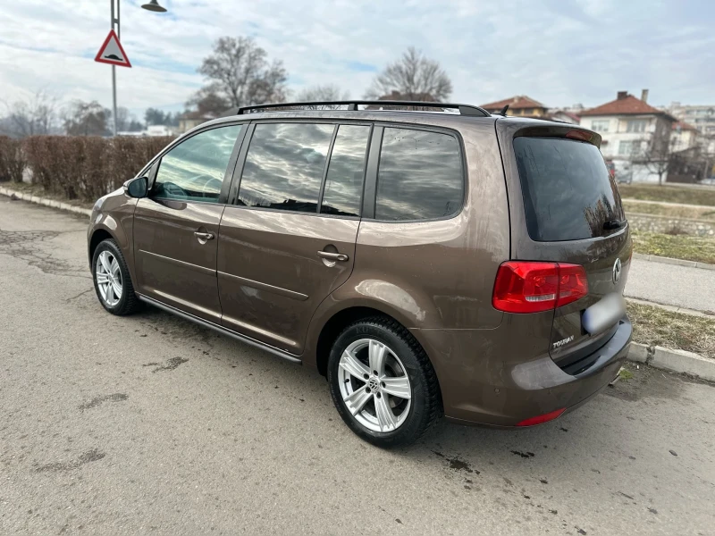 VW Touran 1.6 TDI 105к.с Bluemotion, снимка 2 - Автомобили и джипове - 48798506