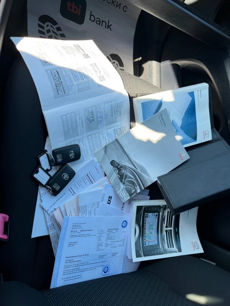 Toyota Avensis 2.2 Automatic, снимка 16 - Автомобили и джипове - 50084419