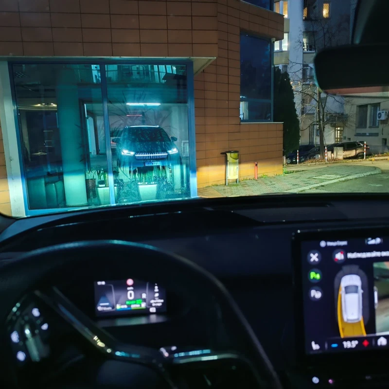 Skoda Enyaq 82 Kwгаранция терм.помпа екстри , снимка 2 - Автомобили и джипове - 53292413