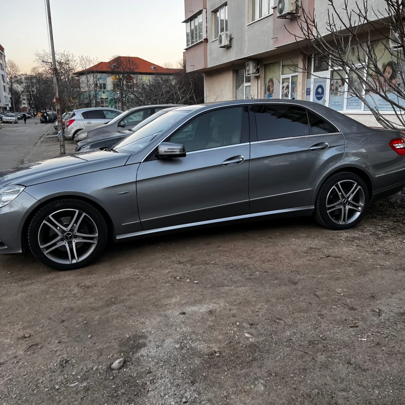 Mercedes-Benz E 350 CDI/ Обсл/Avantgarde/Dist/BlindSpot/LaneAssist, снимка 4 - Автомобили и джипове - 53427607