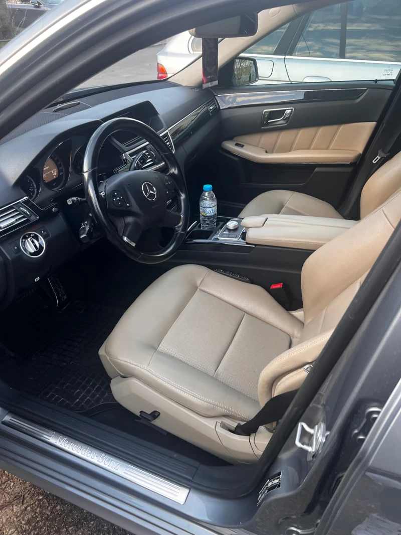 Mercedes-Benz E 350 CDI/ Обсл/Avantgarde/Dist/BlindSpot/LaneAssist, снимка 8 - Автомобили и джипове - 53427607