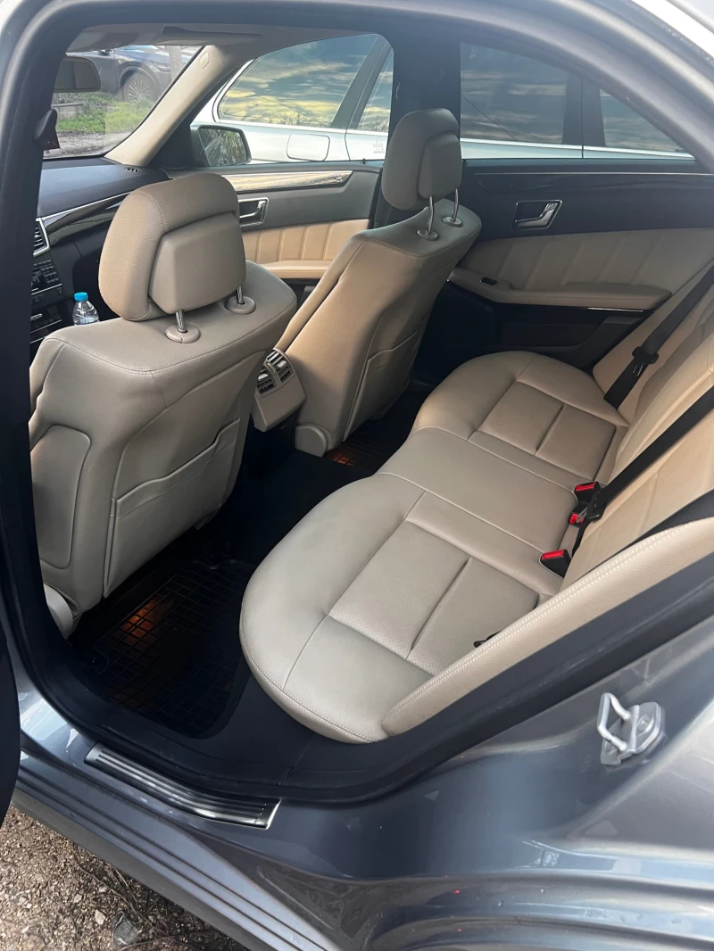 Mercedes-Benz E 350 CDI/ Обсл/Avantgarde/Dist/BlindSpot/LaneAssist, снимка 11 - Автомобили и джипове - 53427607