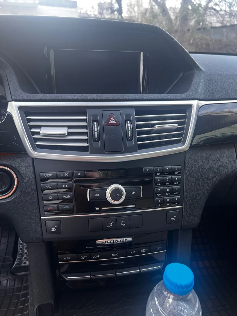Mercedes-Benz E 350 CDI/ Обсл/Avantgarde/Dist/BlindSpot/LaneAssist, снимка 9 - Автомобили и джипове - 53427607