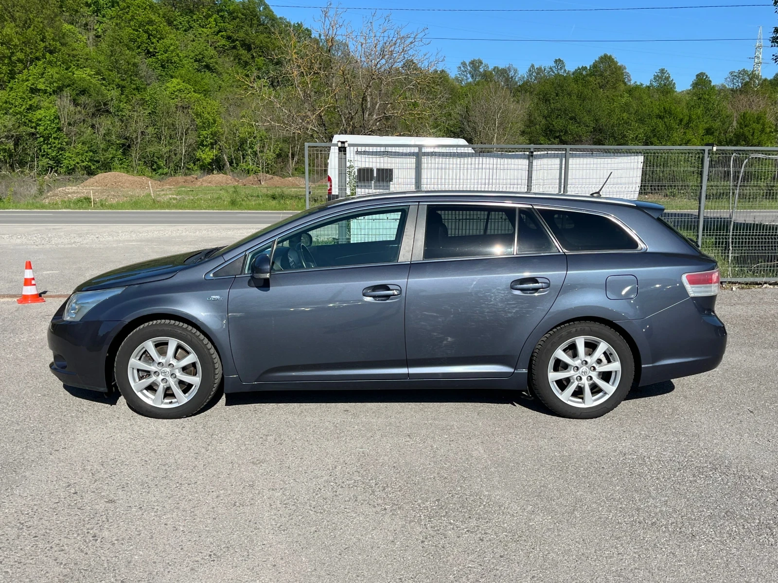 Toyota Avensis 2.2 Automatic - изображение 2