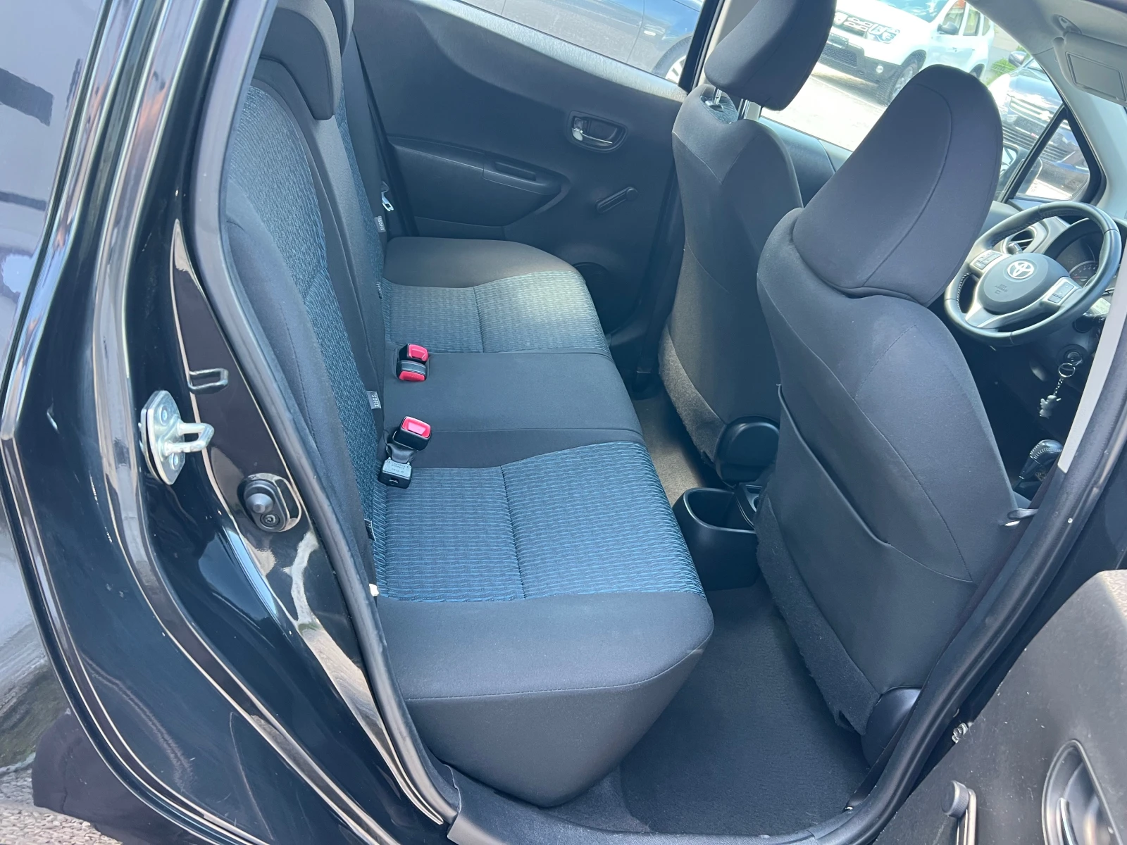 Toyota Yaris 1.3-АВТОМАТИК!, снимка 14 - Автомобили и джипове - 54440878
