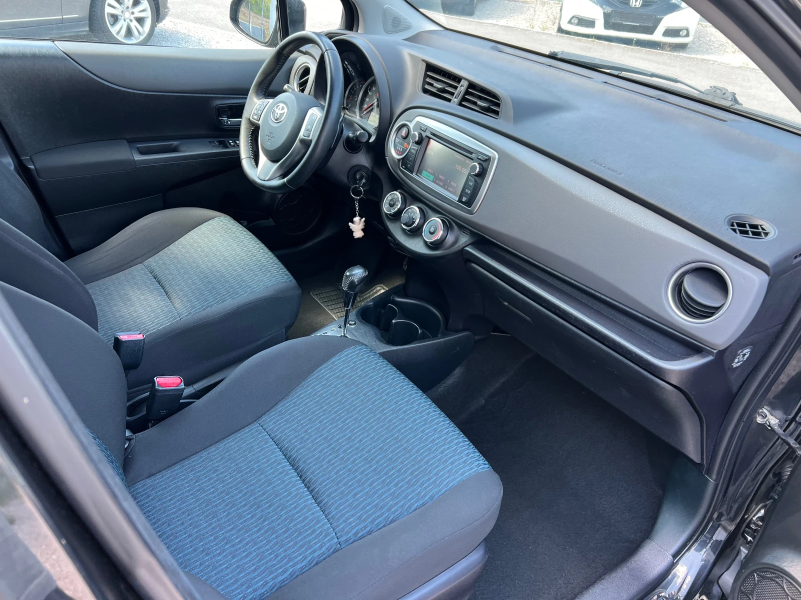 Toyota Yaris 1.3-АВТОМАТИК!, снимка 11 - Автомобили и джипове - 54440878