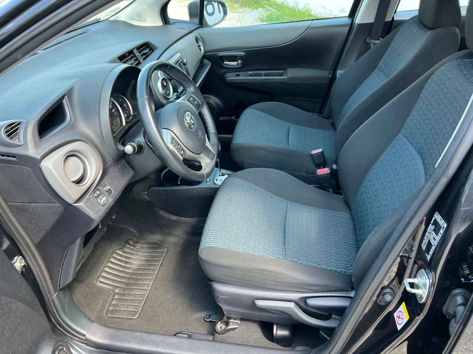 Toyota Yaris 1.3-АВТОМАТИК!, снимка 10 - Автомобили и джипове - 54440878