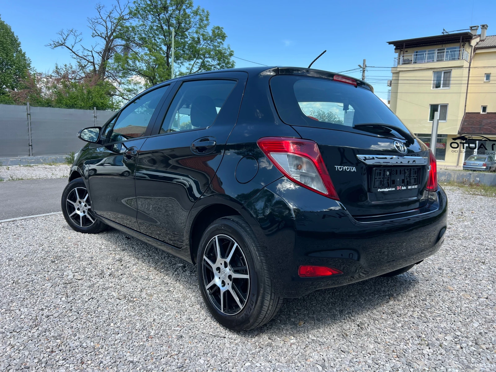 Toyota Yaris 1.3-АВТОМАТИК!, снимка 6 - Автомобили и джипове - 54440878
