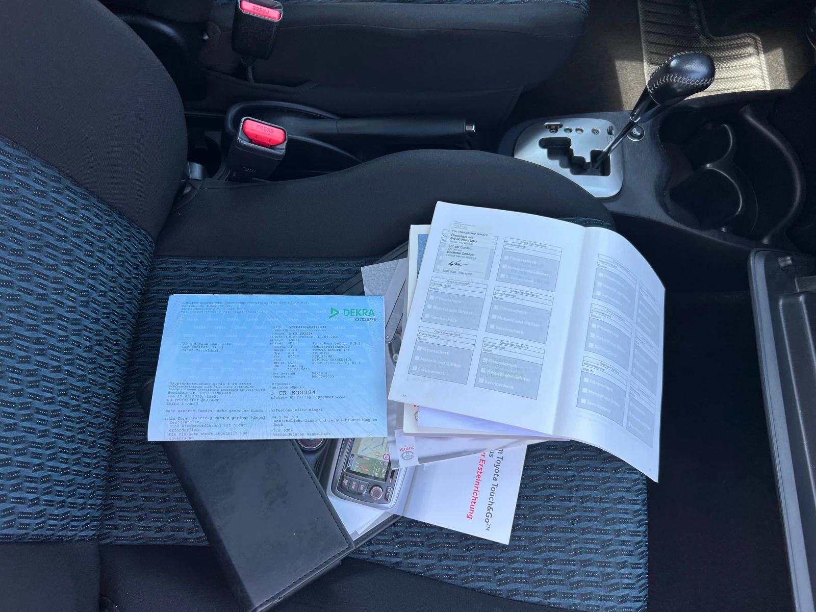 Toyota Yaris 1.3-АВТОМАТИК!, снимка 15 - Автомобили и джипове - 54440878