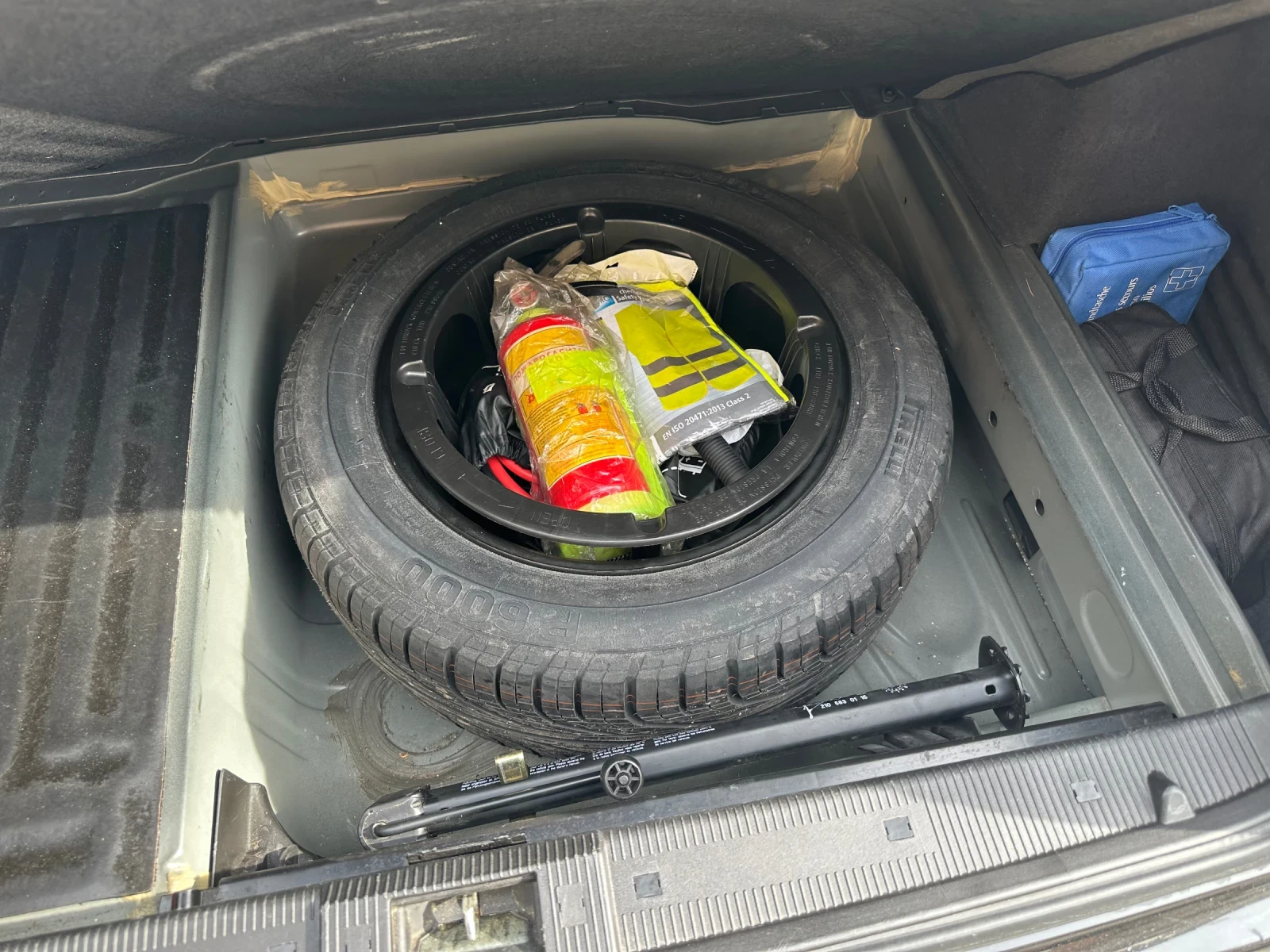 Mercedes-Benz E 220, снимка 12 - Автомобили и джипове - 54478621