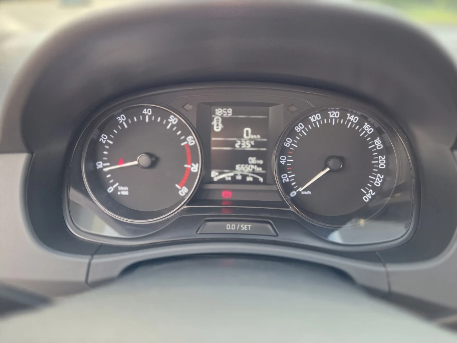 Skoda Fabia, снимка 12 - Автомобили и джипове - 54811938