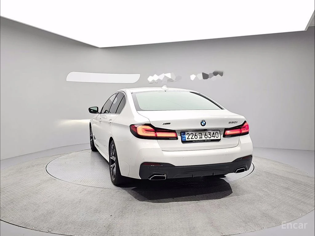 BMW 530 i* XDRIVE* M SPORT* INDIVIDUAL* ОБДУХ* КРАЙНА ЦЕНА, снимка 4 - Автомобили и джипове - 55983733