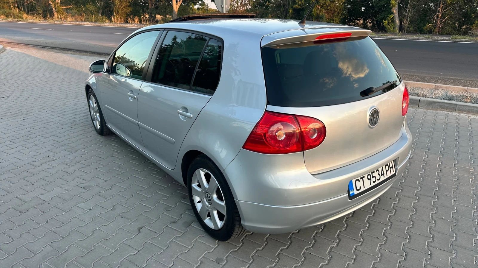VW Golf 6 скорости Климатроник Люк Обслужен , снимка 3 - Автомобили и джипове - 56299064
