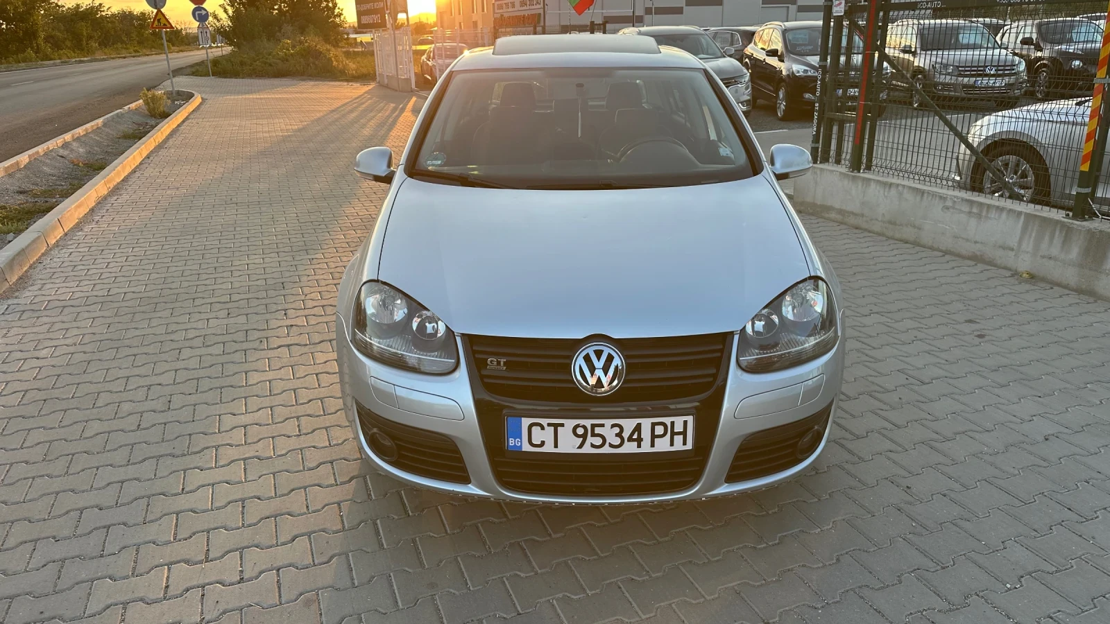 VW Golf 6 скорости Климатроник Люк Обслужен , снимка 7 - Автомобили и джипове - 56299064