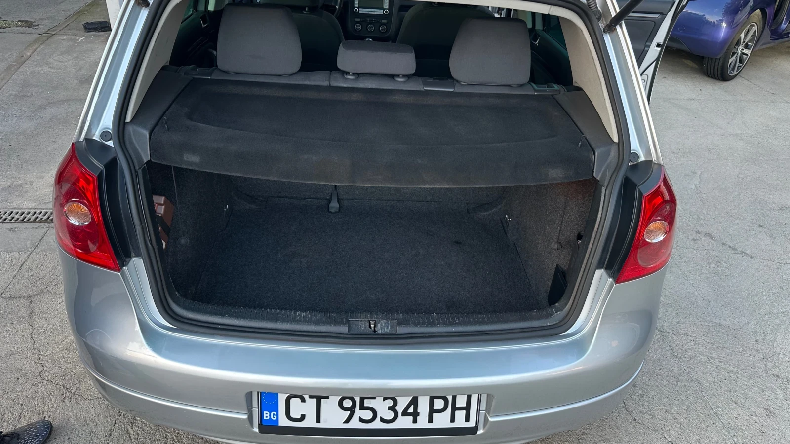 VW Golf 6 скорости Климатроник Люк Обслужен , снимка 13 - Автомобили и джипове - 56299064