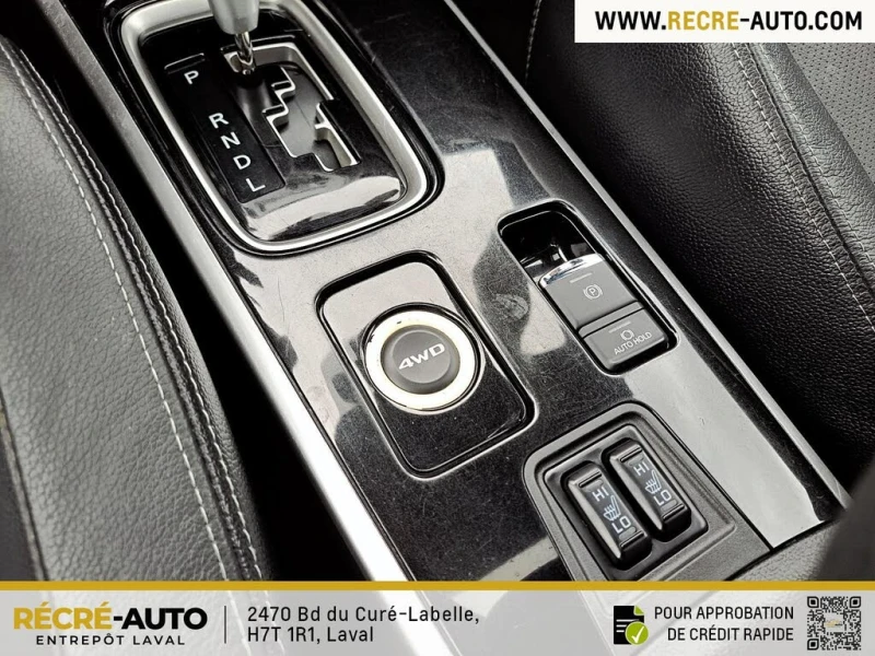 Mitsubishi Outlander SE AWC* ПОДГРЕВ* КАМЕРА* ШИБИДАХ* СЛЕДЕНЕ НА ЛЕНТИ, снимка 14 - Автомобили и джипове - 52559259