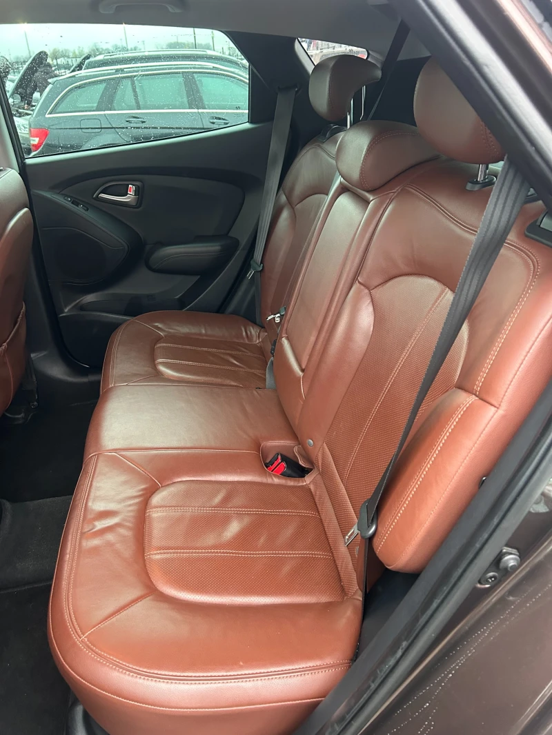 Hyundai IX35 2.0CRDI 4WD AVTOMAT/PANORAMA/KOJA/NAVI EURO 5, снимка 10 - Автомобили и джипове - 52576127