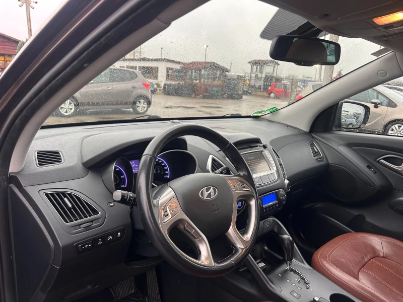 Hyundai IX35 2.0CRDI 4WD AVTOMAT/PANORAMA/KOJA/NAVI EURO 5, снимка 13 - Автомобили и джипове - 52576127