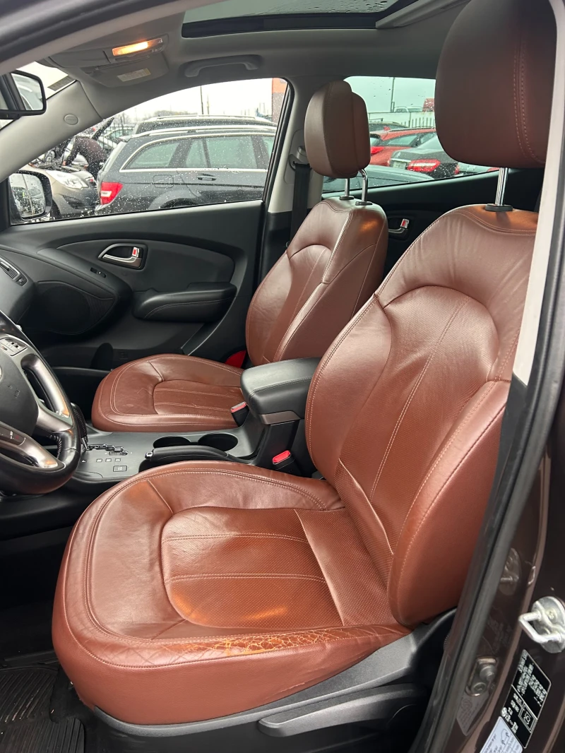 Hyundai IX35 2.0CRDI 4WD AVTOMAT/PANORAMA/KOJA/NAVI EURO 5, снимка 12 - Автомобили и джипове - 52576127