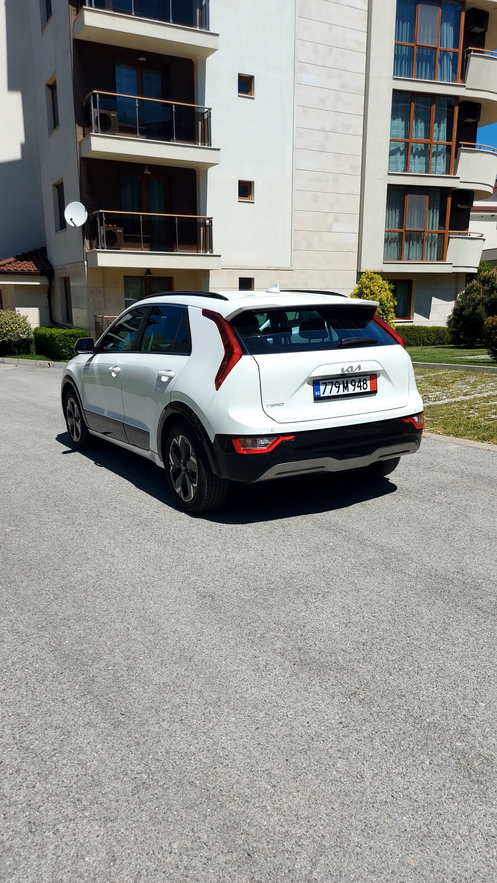 Kia Niro, снимка 3 - Автомобили и джипове - 54527303