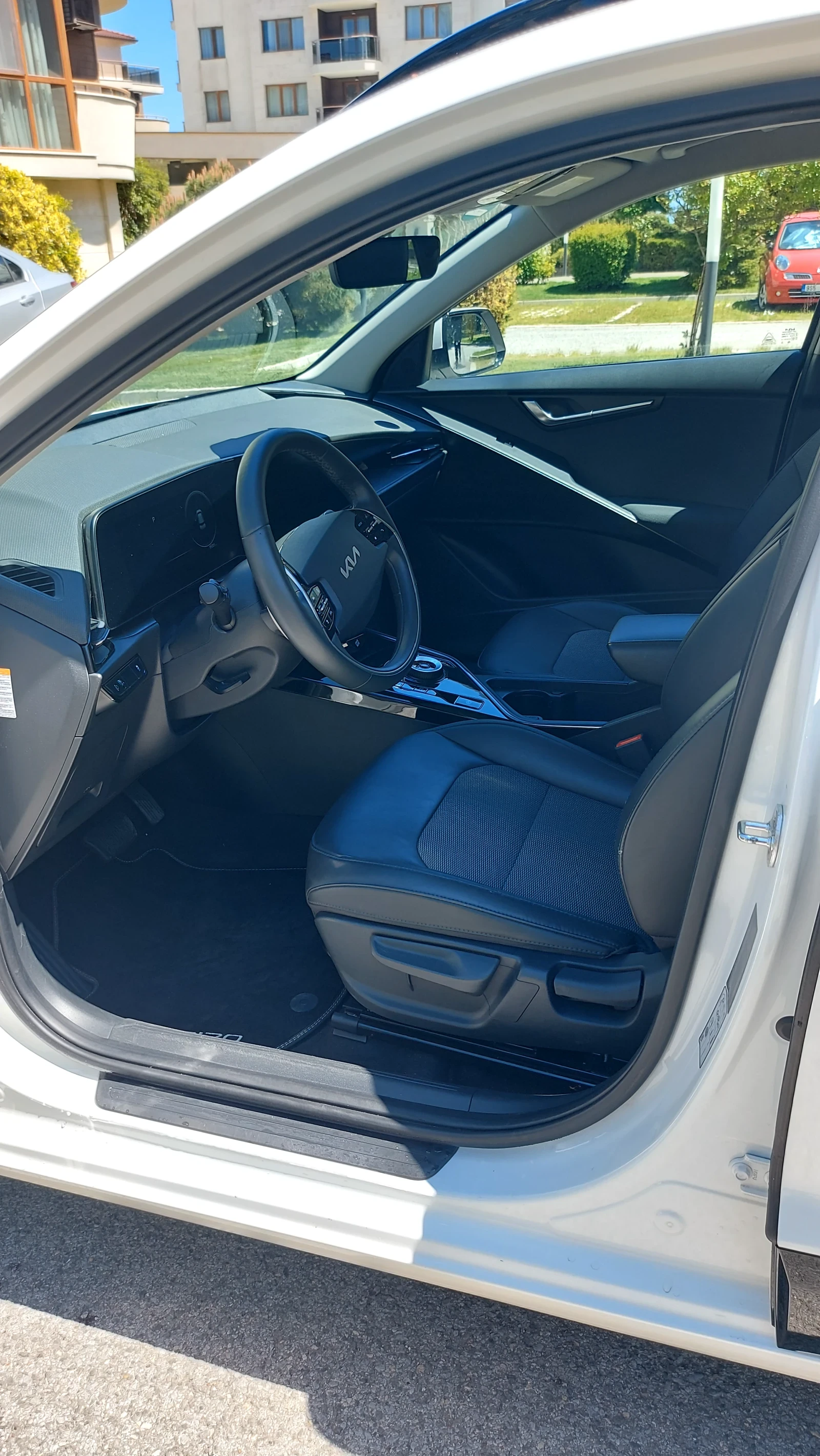 Kia Niro, снимка 9 - Автомобили и джипове - 54527303