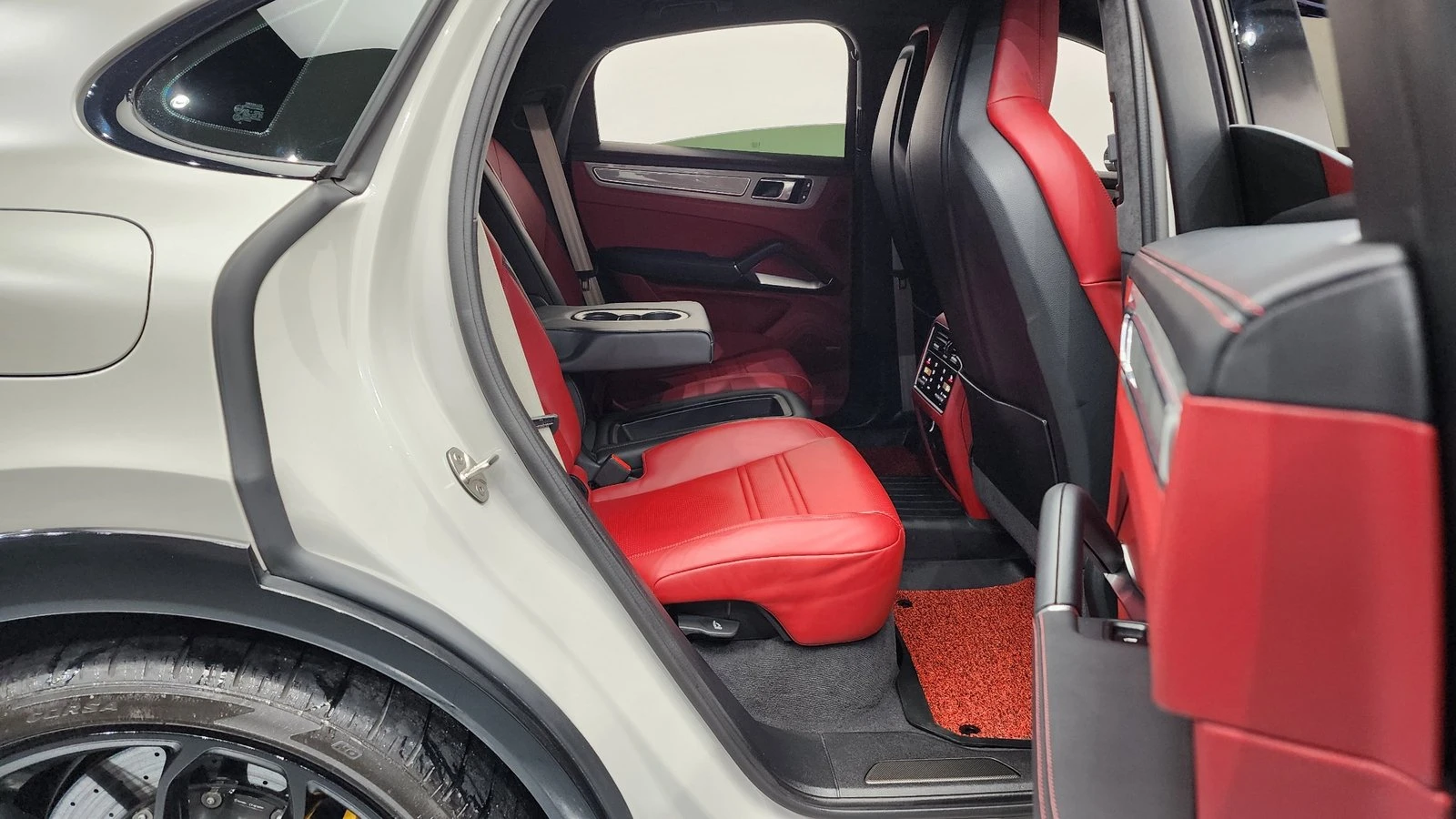 Porsche Cayenne Turbo GT НАЛИЧНА КРАЙНА ЦЕНА, снимка 12 - Автомобили и джипове - 55227125
