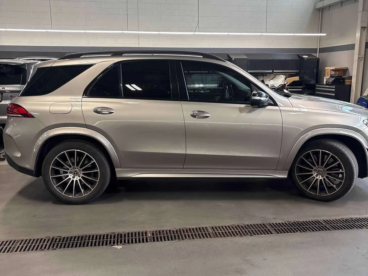 Mercedes-Benz GLE 450 4MATIC | CARFAX | АВТОКРЕДИТ БЕЗ ПЪРВОНАЧАЛНА, снимка 4 - Автомобили и джипове - 55601487