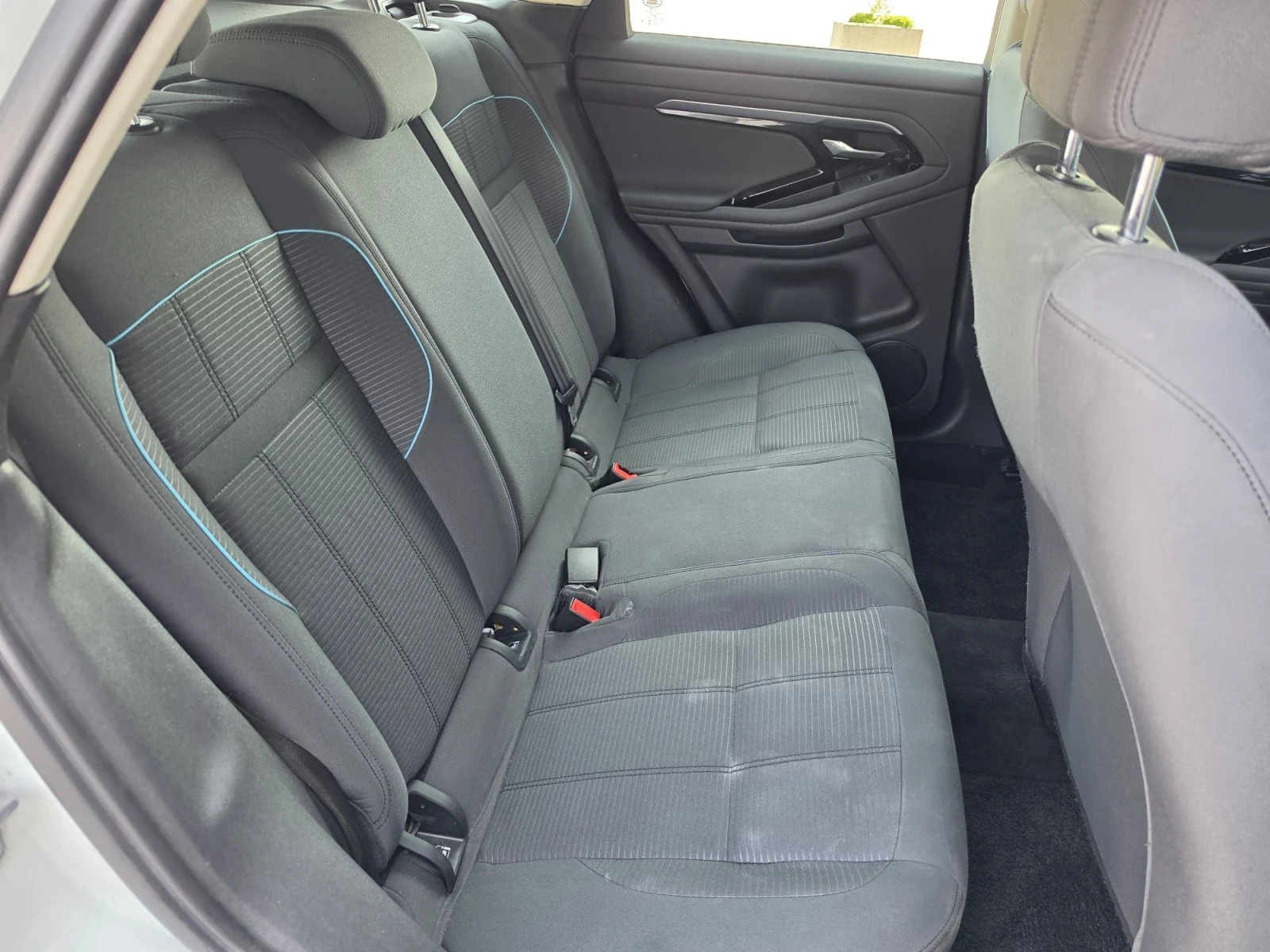 Land Rover Range Rover Evoque 2.0 HIBRID, снимка 13 - Автомобили и джипове - 55884441
