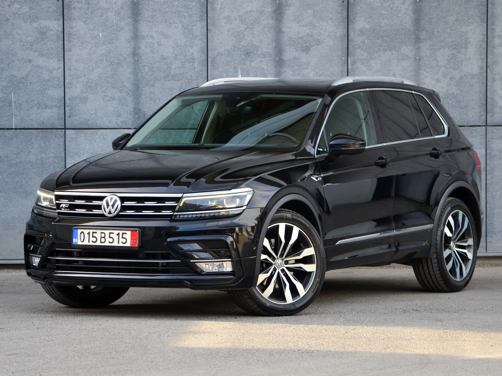 VW Tiguan 2.0 TDI R-LINE