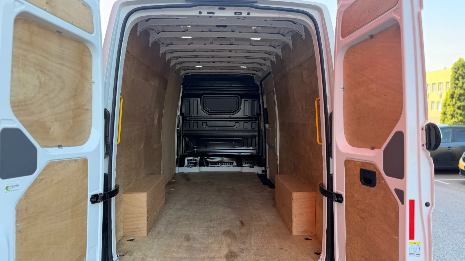 VW Crafter CARPLAY/НОВ/2 КЛЮЧА/ПЕЧКА, снимка 11 - Бусове и автобуси - 55640668