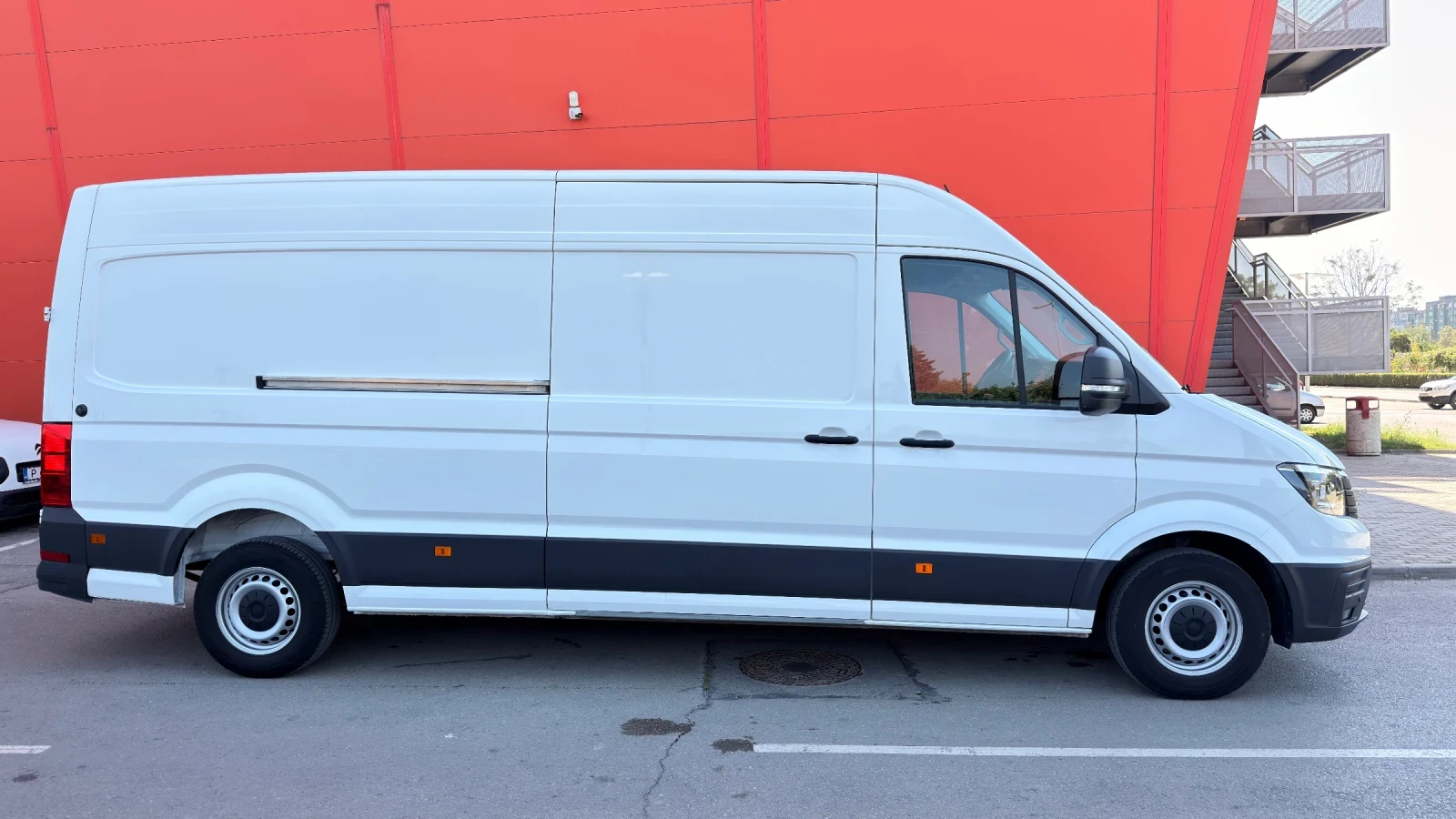 VW Crafter CARPLAY/НОВ/2 КЛЮЧА/ПЕЧКА, снимка 4 - Бусове и автобуси - 55640668