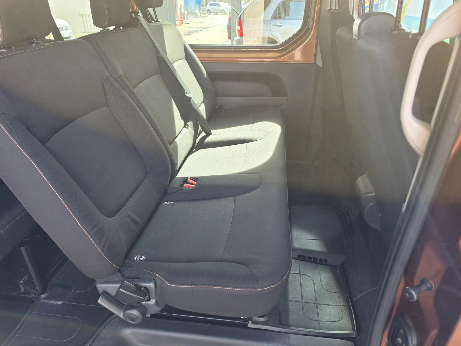 Renault Trafic 1.6 d 120 kc, снимка 8 - Бусове и автобуси - 56416919