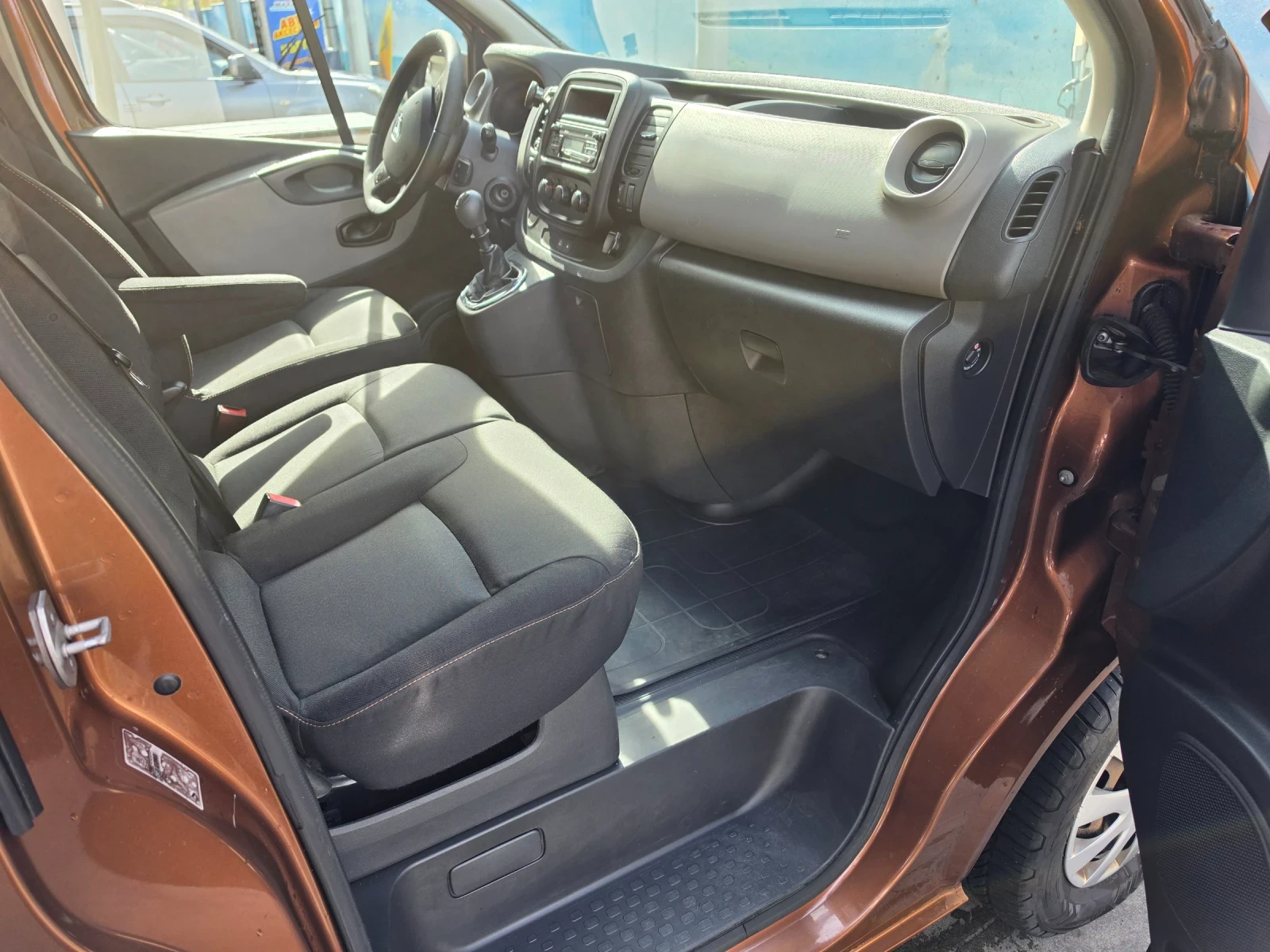 Renault Trafic 1.6 d 120 kc, снимка 6 - Бусове и автобуси - 56416919