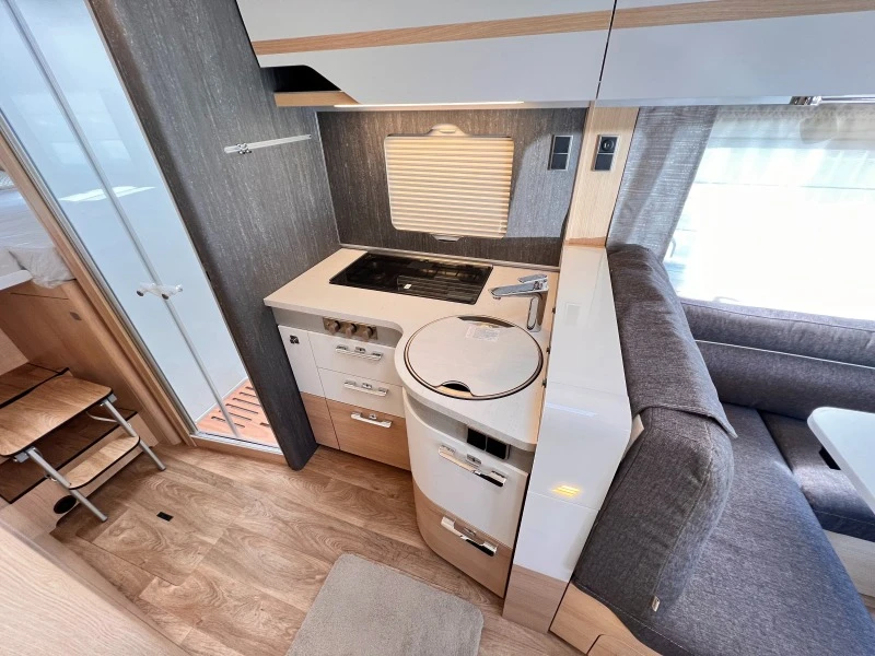 Кемпер HYMER / ERIBA Master Line I 780 3500 кг., снимка 10 - Каравани и кемпери - 46565834