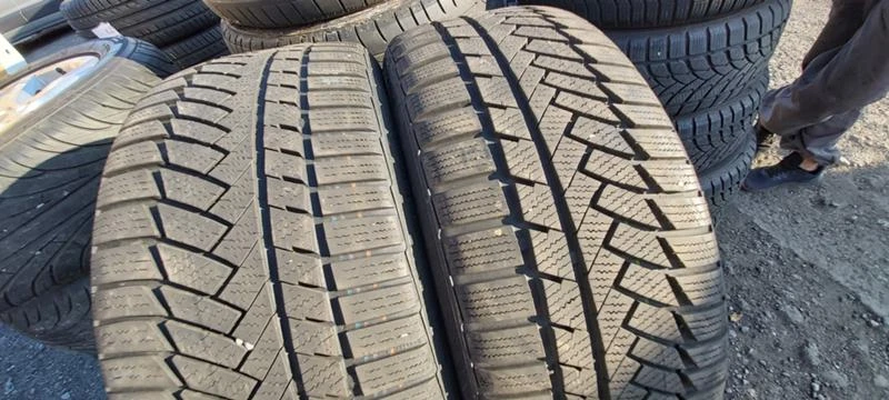 Гуми Зимни 225/40R18, снимка 1 - Гуми и джанти - 30923423