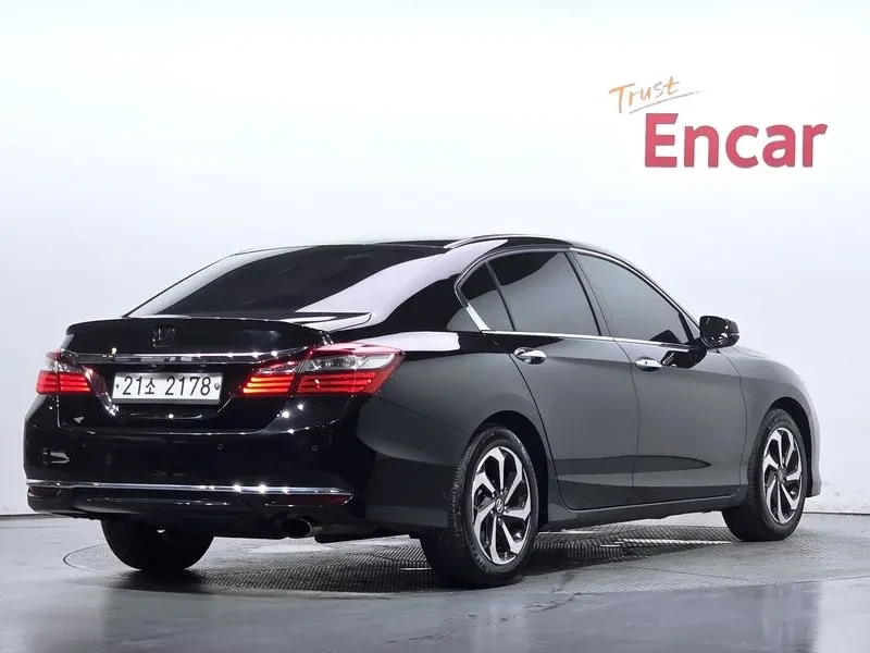 Honda Accord 2.4, снимка 3 - Автомобили и джипове - 55841610