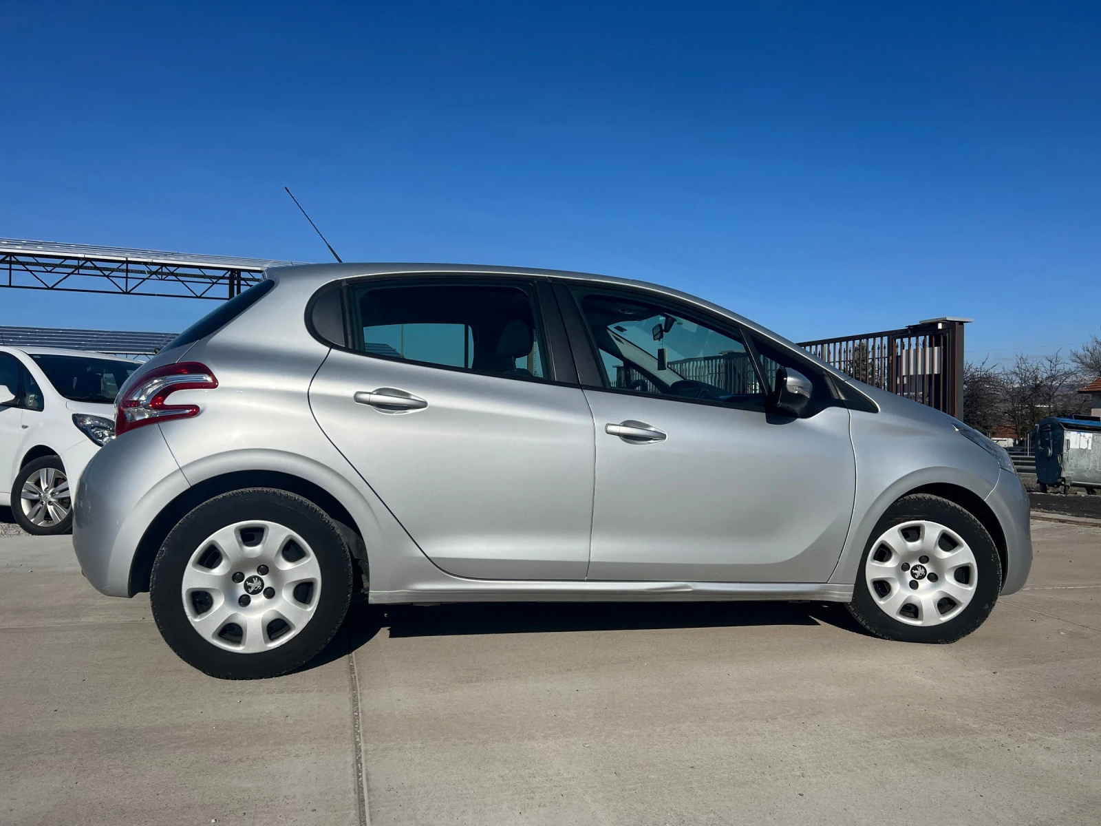 Peugeot 208 1.4i GPL - изображение 8