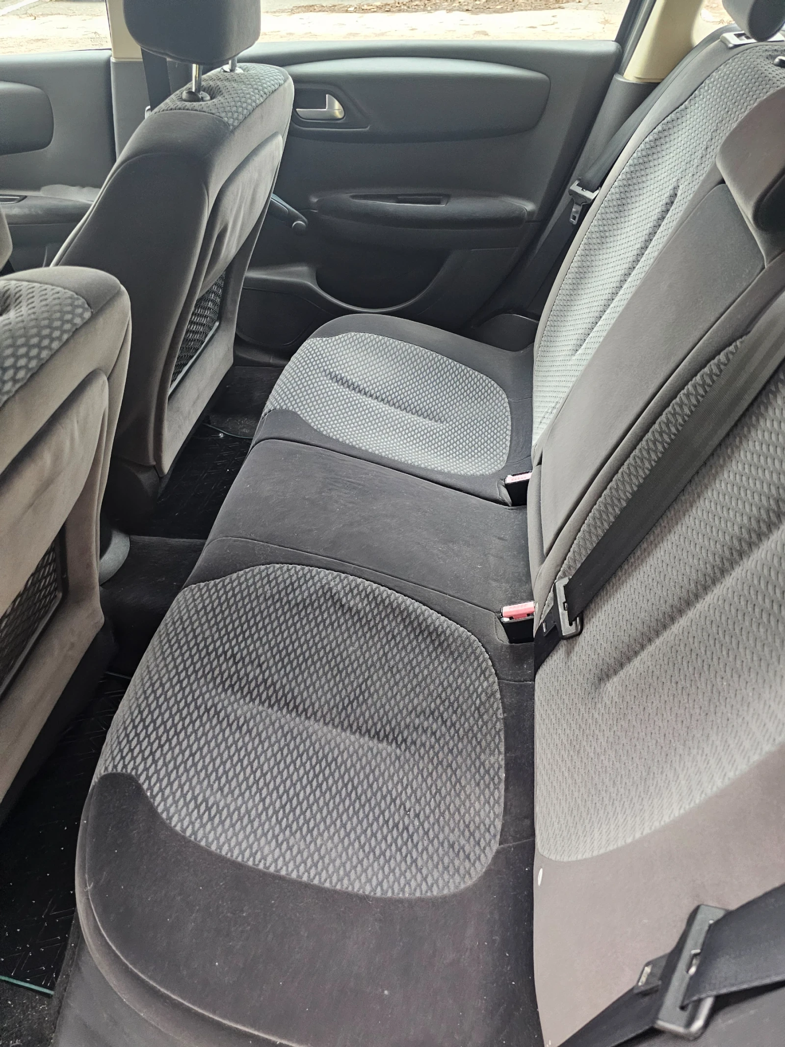 Citroen C4 1.6 HDI - изображение 9