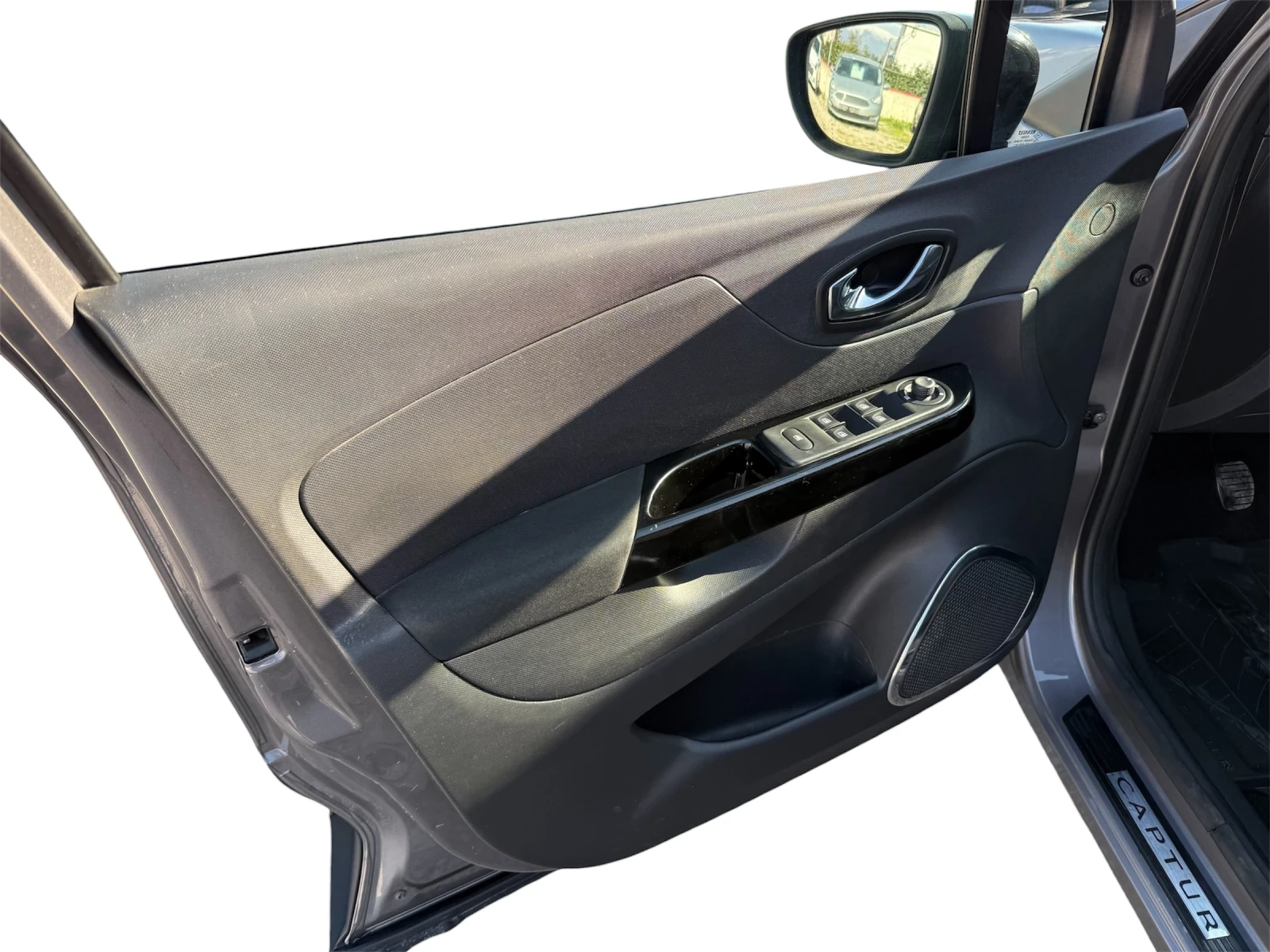 Renault Captur 1.5/110ps/6gears/Camera/Navi/R-Link, снимка 14 - Автомобили и джипове - 54055985