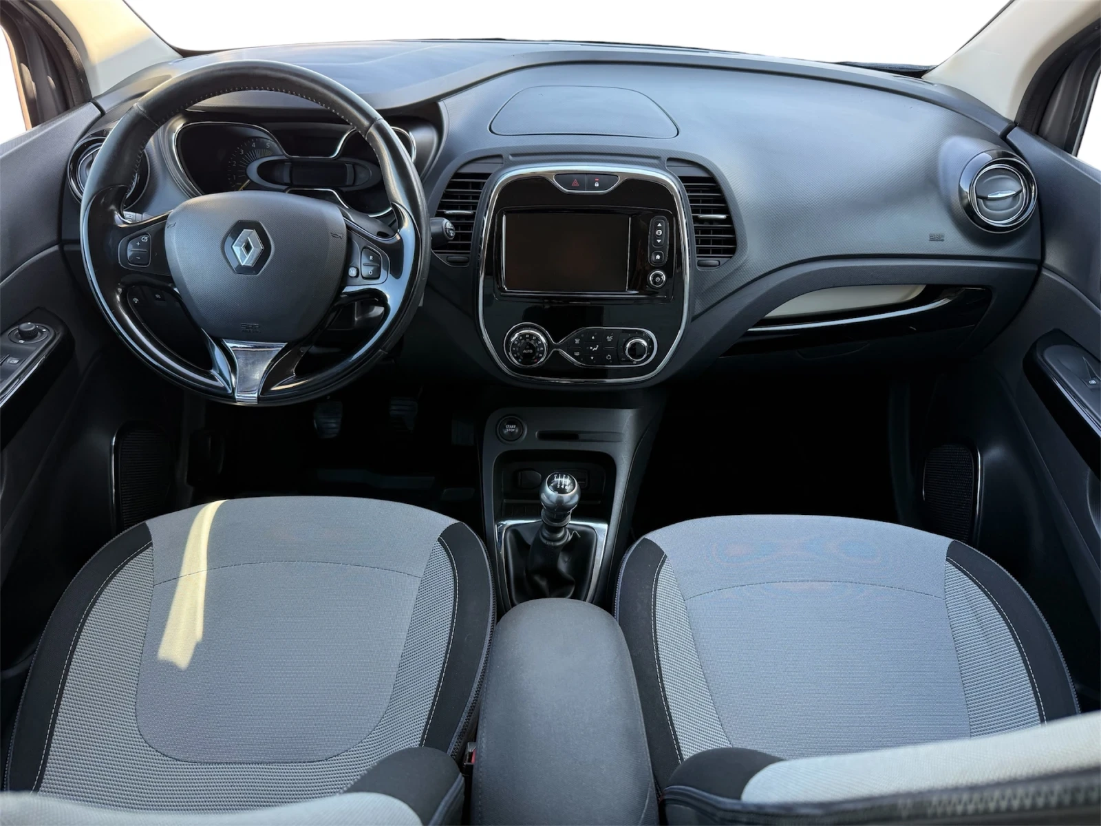 Renault Captur 1.5/110ps/6gears/Camera/Navi/R-Link, снимка 9 - Автомобили и джипове - 54055985